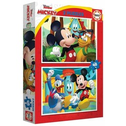 Niño feliz montando puzzle Mickey Mouse niños Educa Fun House
