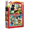 Niño feliz montando puzzle Mickey Mouse niños Educa Fun House