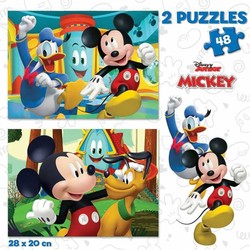 Niño feliz montando puzzle Mickey Mouse niños Educa Fun House 2