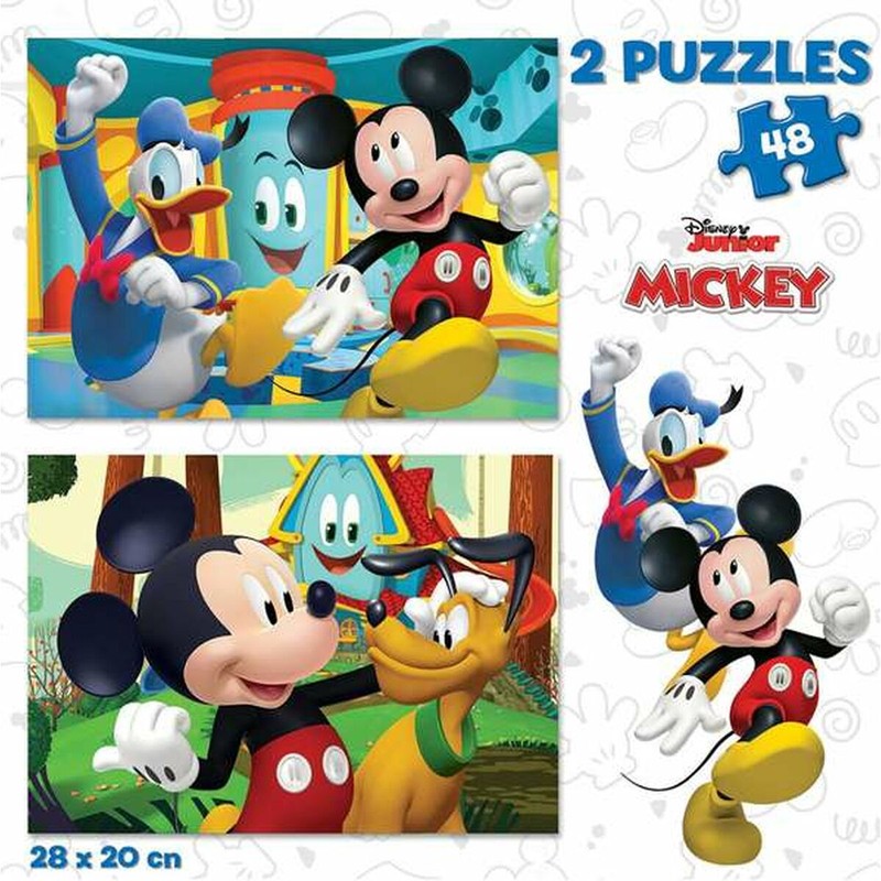 Detalle de piezas de puzzles educativos infantiles con personajes Disney