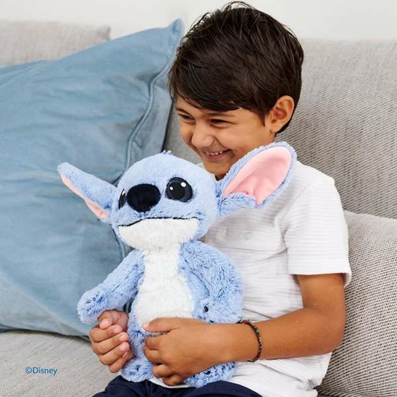 Muñeco peluche infantil Stitch en detalle