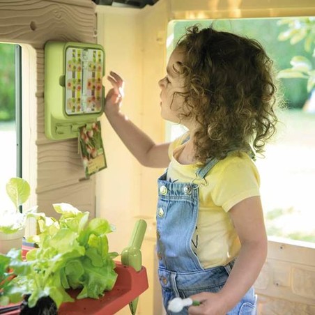 Interior de la casa Smoby Life Garden para niños 2 años
