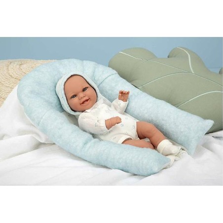 Muñeco bebé realista Arias Elegance, perfecto para niños a partir de 3 años, fomenta la empatía y el cuidado.