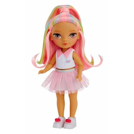 Muñeca MGA con ropa y complementos detallados