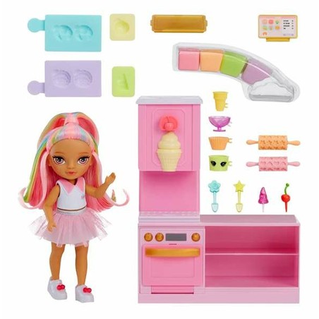 Niña jugando con su muñeca Rainbow High Little Dessert