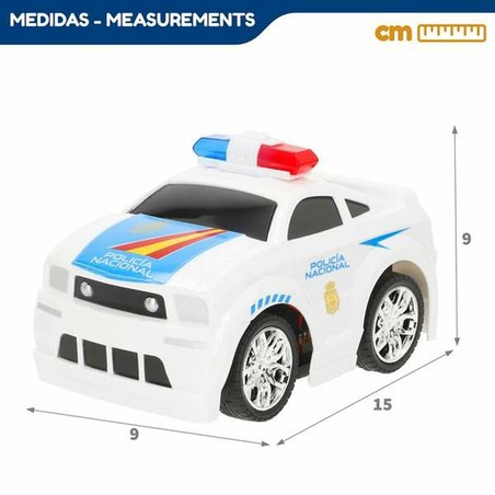 Coche de policía juguete en acción, fomentando la imaginación.