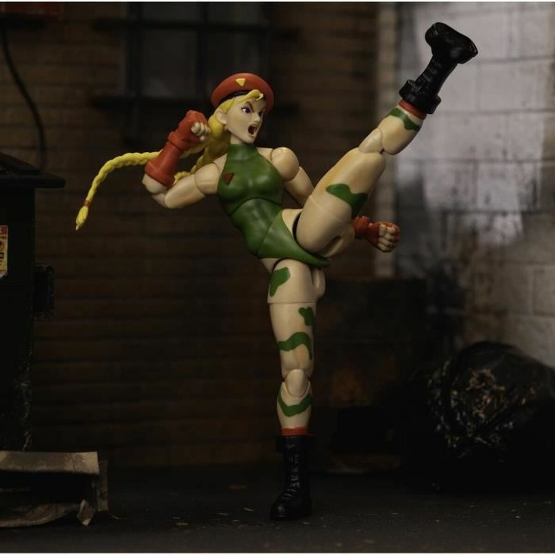 Muñeco Street Fighter coleccionable en su caja original, listo para exhibir