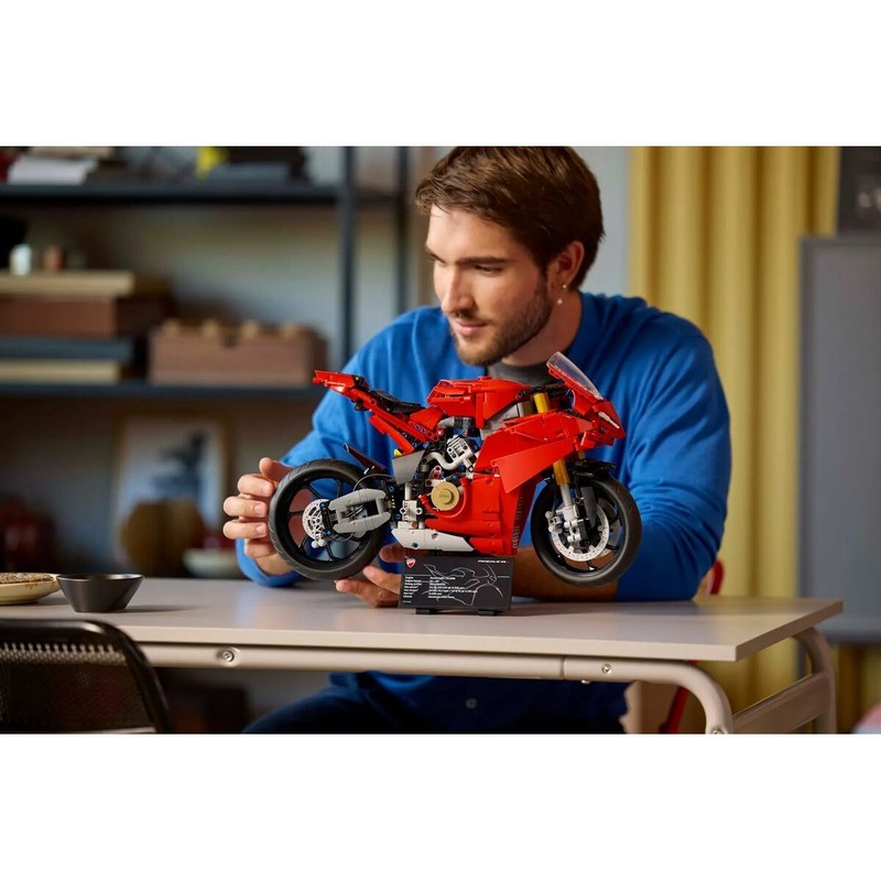 Maqueta motocicleta Lego - Vista lateral con suspensión funcional