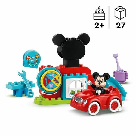 niño jugando con bloques apilables mickey mouse