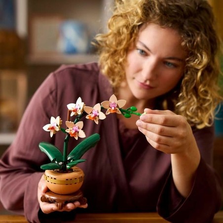 Maqueta de orquídea LEGO detallada, ideal para decoración del hogar