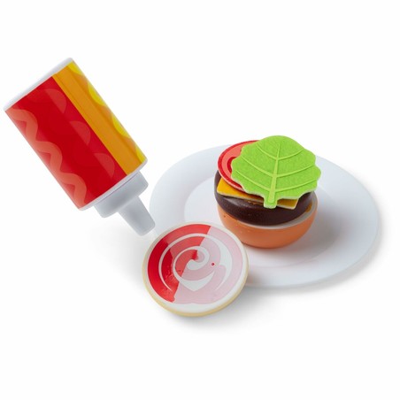 Niños jugando con juego imitación cocinar Melissa Doug