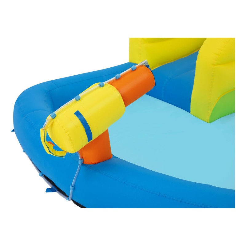 Detalle del castillo de agua hinchable y sus componentes