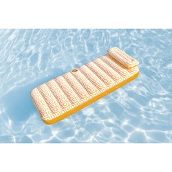 Colchoneta Hinchable Piscina Bestway Deluxe flotando en agua 2