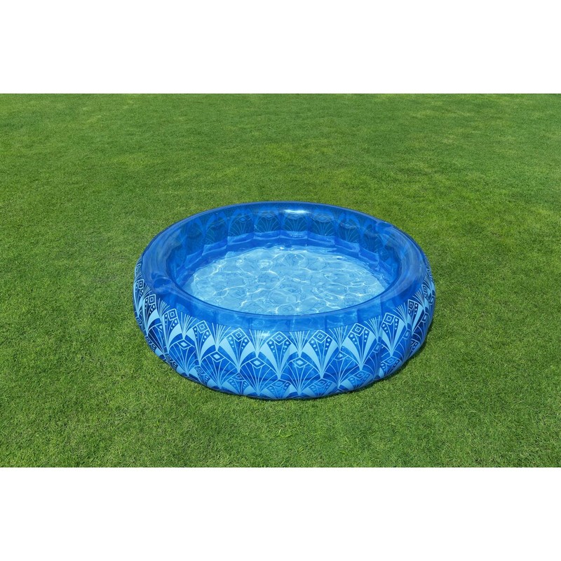 Niños jugando felices en piscina redonda hinchable Bestway