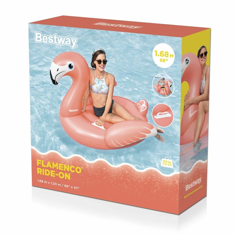 Niño jugando en figura hinchable gigante Bestway en la playa
