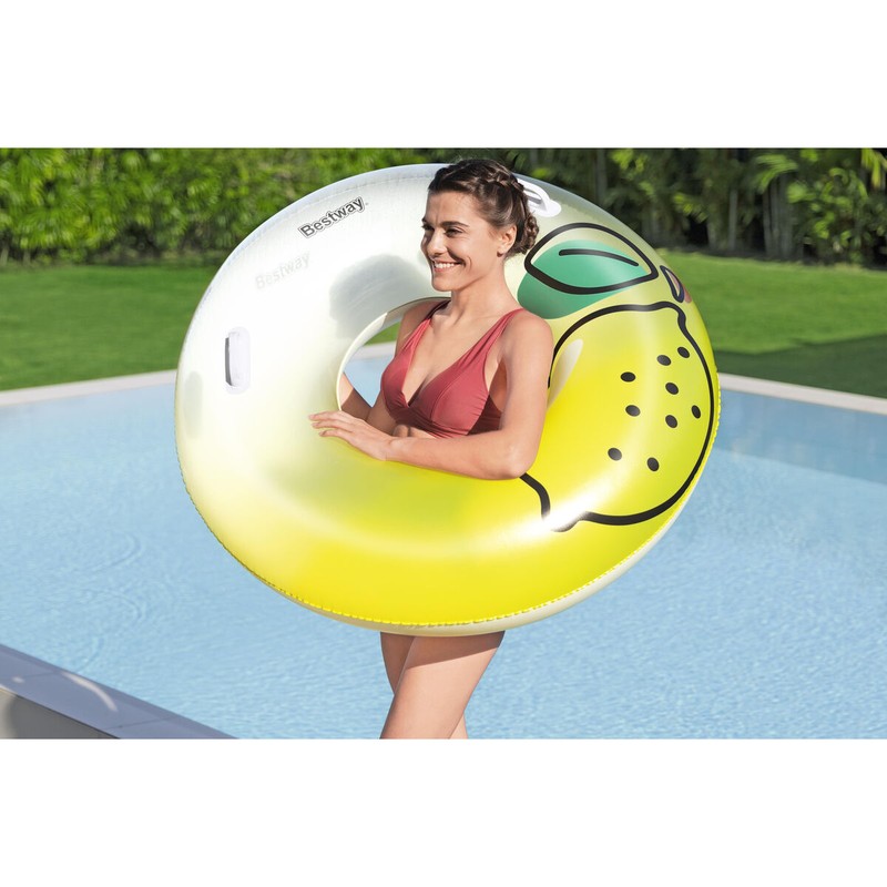 Flotador diseño tropical para relajarse en el agua