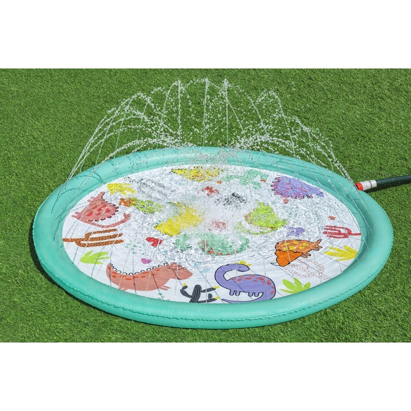 Niños jugando con juguete agua infantil rociador de agua