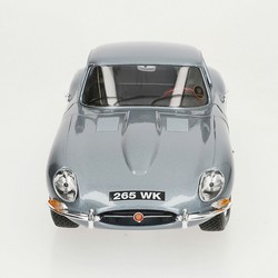 maqueta Jaguar E-Type 1:18 coche clásico 2