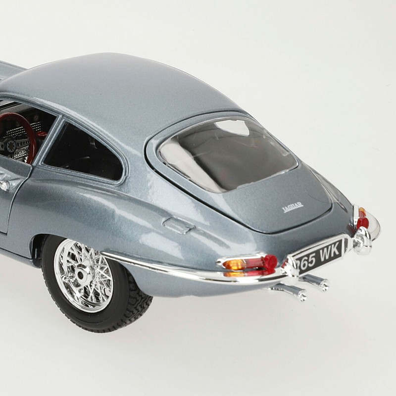 réplica clásica Jaguar E-Type 1961 detallada