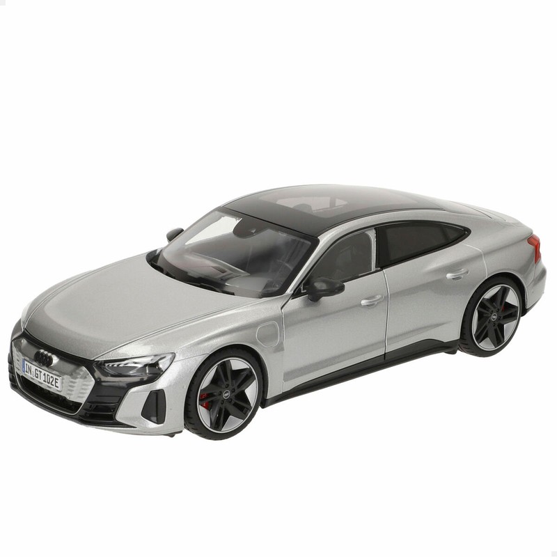 Coche Bburago Audi RS E-TRON GT 1:18 en exposición frontal