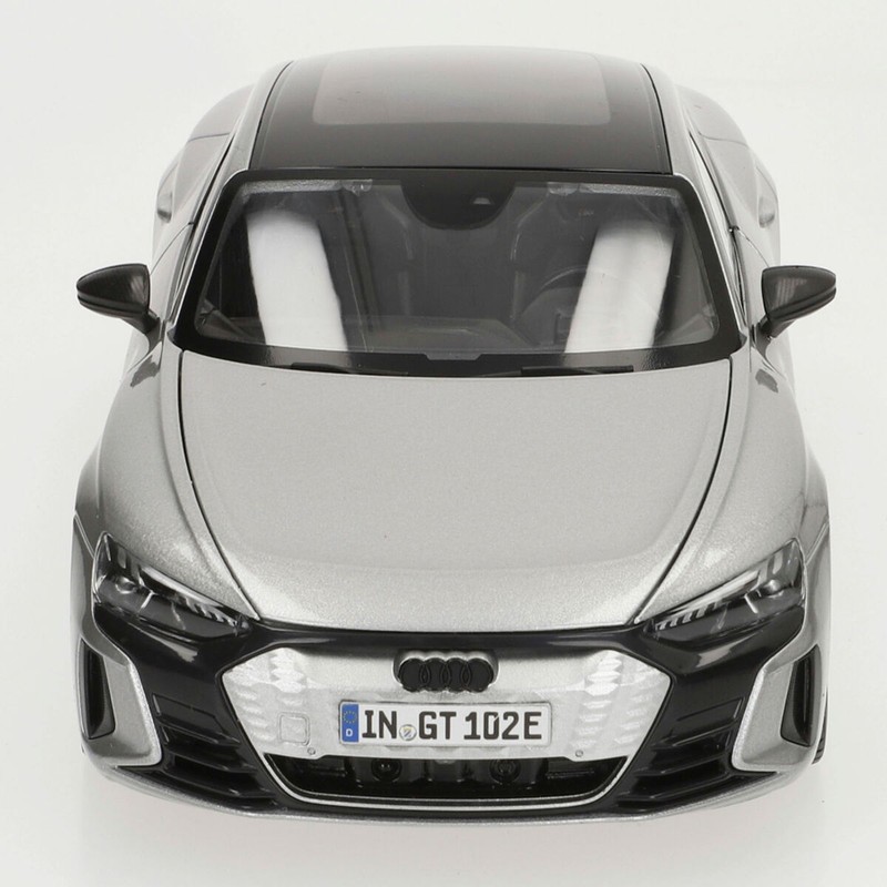 Réplica Audi RS E-TRON GT 2022 a escala 1:18 vista lateral