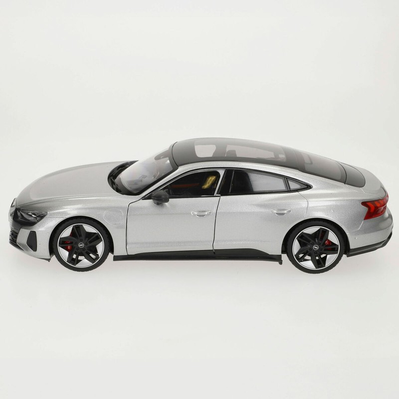 Miniatura Audi RS E-TRON GT con capó y maletero abatibles