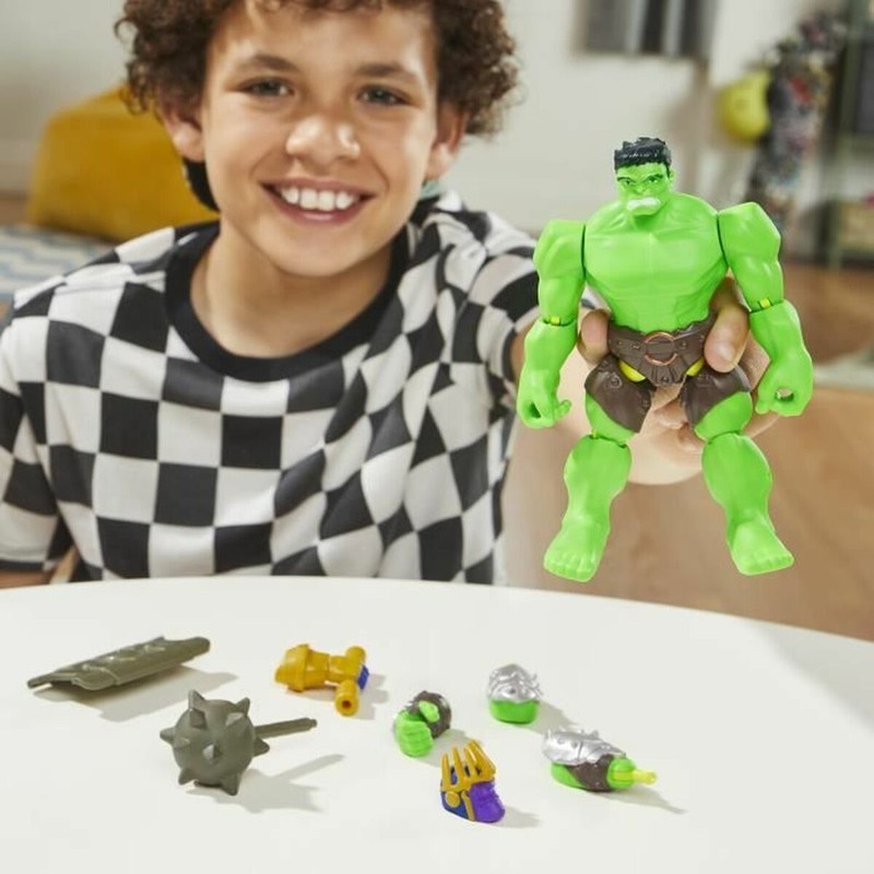 Juguete superhéroe articulado, perfecto para recrear aventuras.