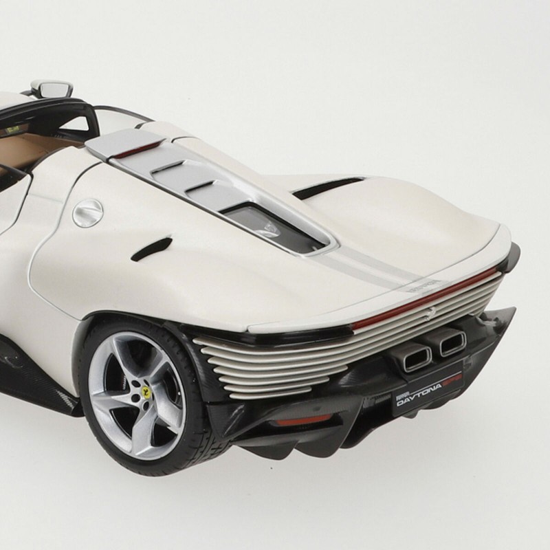 Coche colección 1:18 Ferrari Daytona SP, perfil elegante