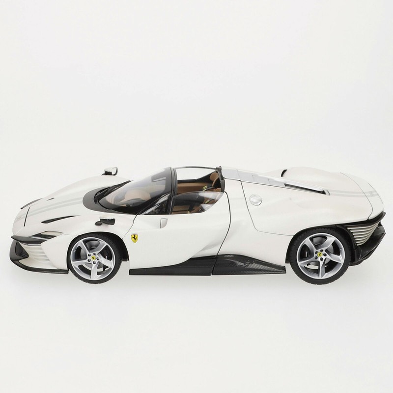 Diecast Ferrari 1:18, ruedas y frenos de alta precisión