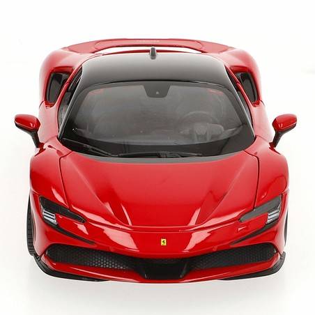 Réplica Ferrari SF90 Stradale a escala 1:18 con puertas abiertas
