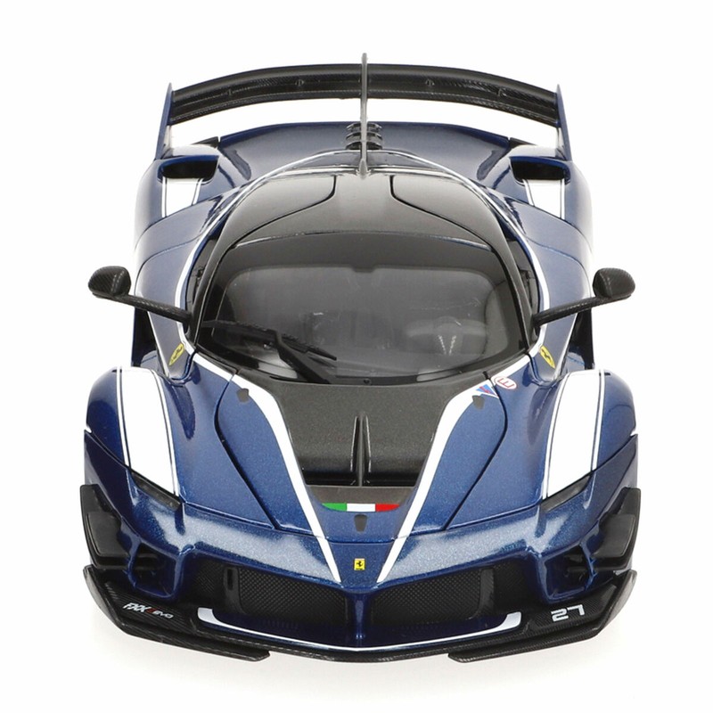 Maqueta Ferrari FXX K-EVO a escala 1:18 con detalles premium