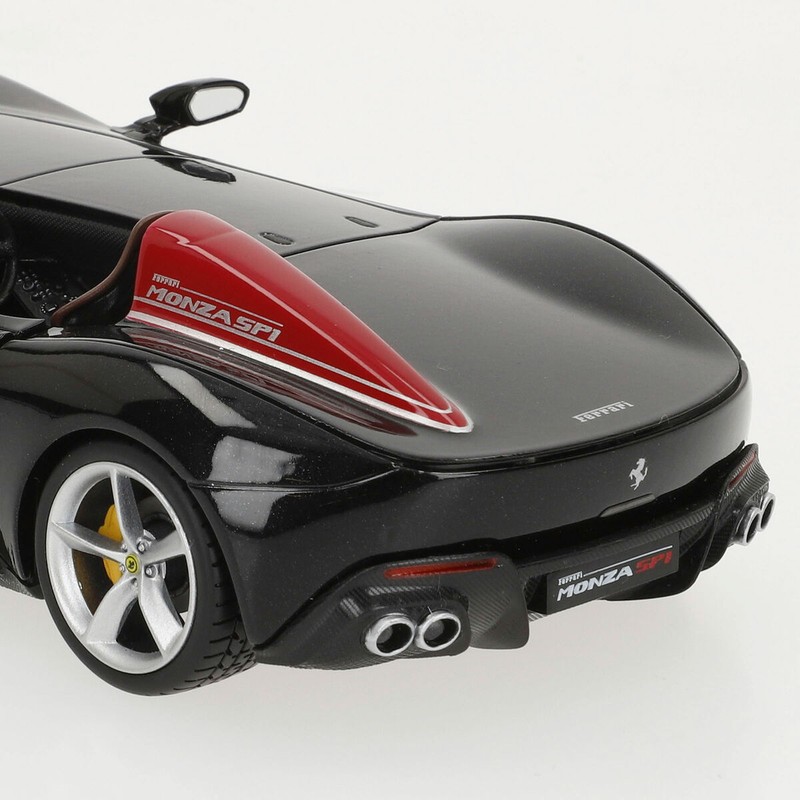 Coche escala 1:24 Bburago para niños y entusiastas del motor