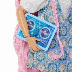 Barbie Daisy articulada con su moderno look y accesorios 2