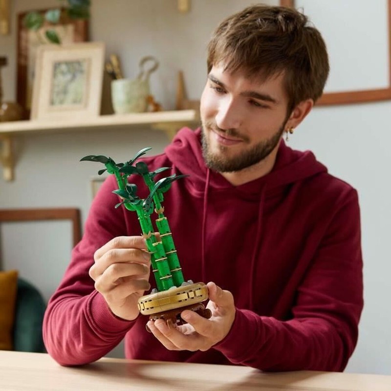 Maqueta planta Lego de bambú, detalle de hojas verdes