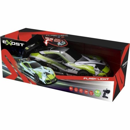Coche teledirigido Exost con luces LED en acción