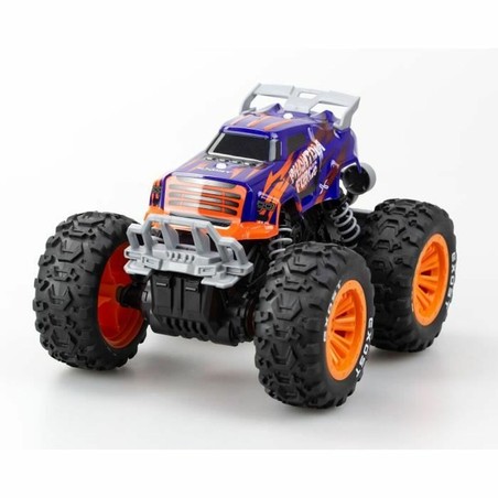 Niño jugando con coche Exost Phantom Force Orange en exterior