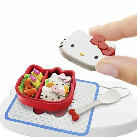 Actividad creativa infantil con figuras de Hello Kitty