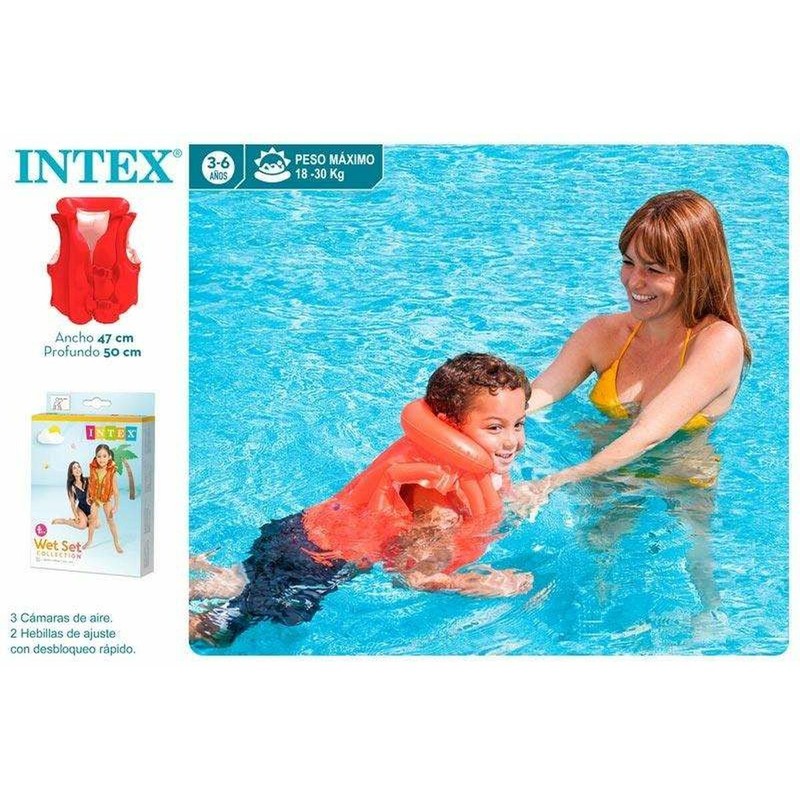 Niño feliz con chaleco flotador infantil Intex, ideal para aprendizaje natación