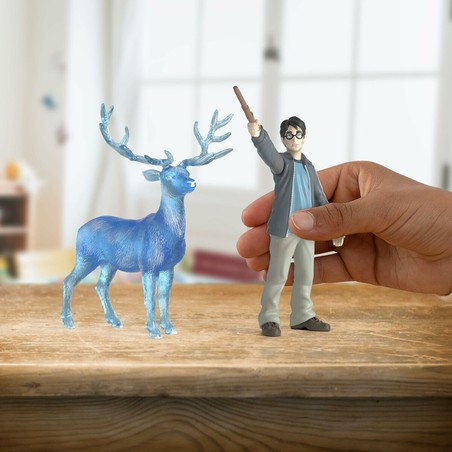 Detalle de la figura de Harry Potter Schleich y su Patronus