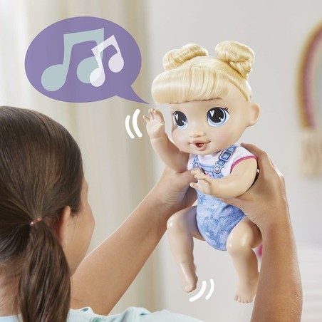 Momentos de juego con la muñeca Baby Alive Harper Hugs
