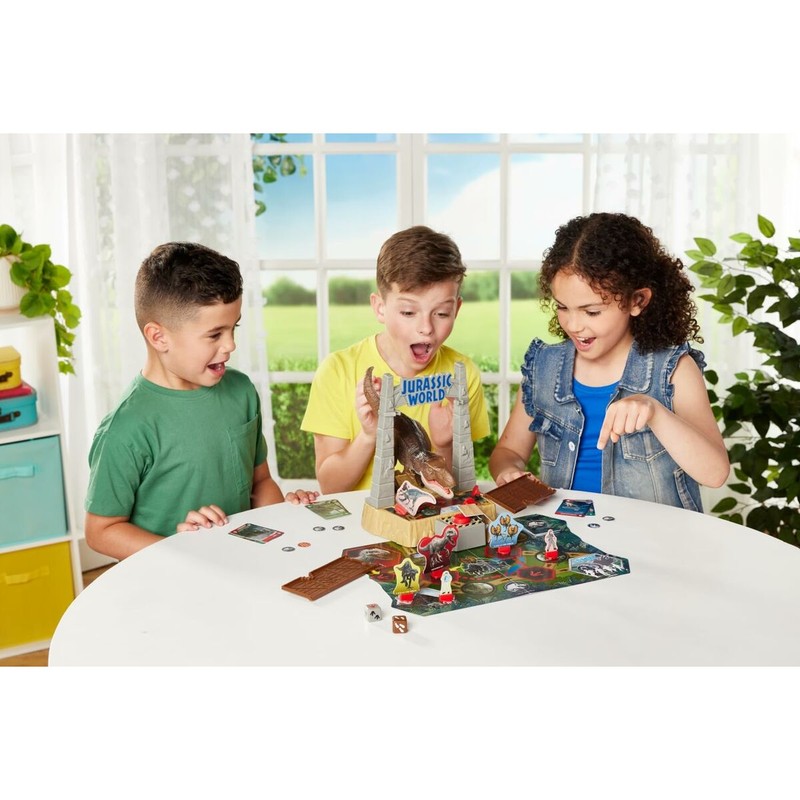 Detalle de piezas del juego de mesa educativo Jurassic World
