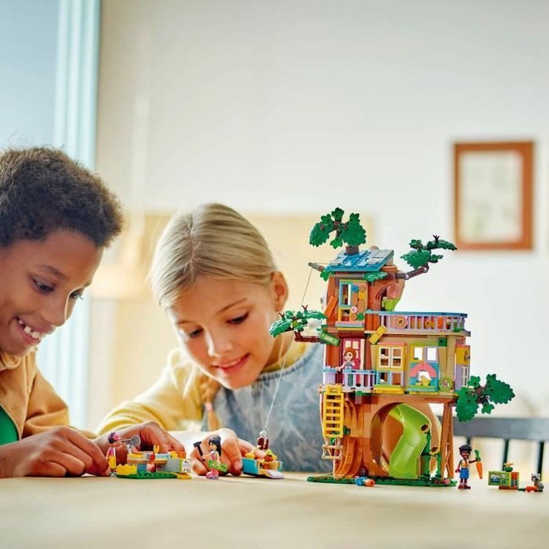 Detalle de los bloques construcción infantiles LEGO, ideal para el juego simbólico
