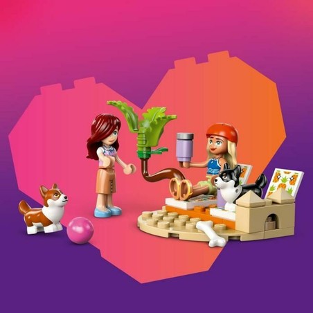 Niño jugando con bloques apilables para bebés, fomentando el aprendizaje