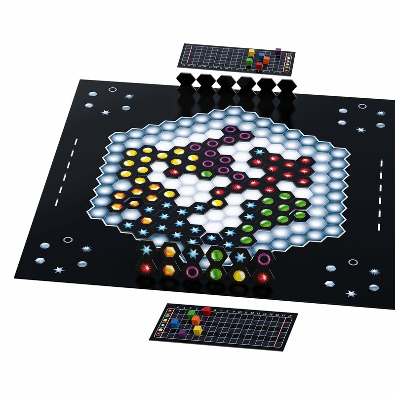 Niños y adultos disfrutando de un juego de mesa para desarrollar habilidades cognitivas
