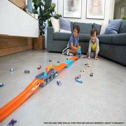 Camión portacoches Mattel transformable con vehículos 2