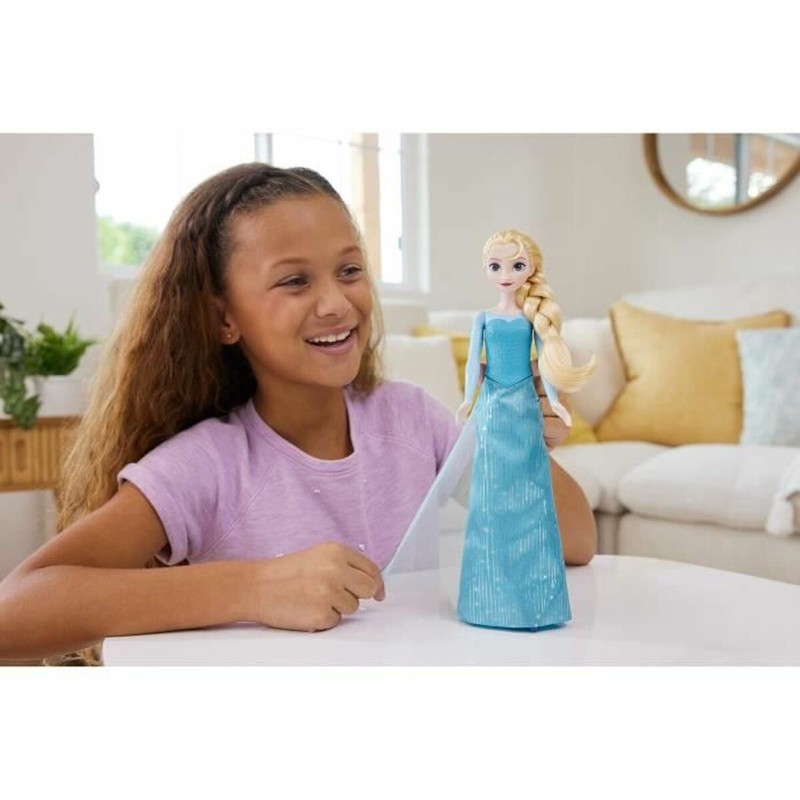 Primer plano de la Muñeca Elsa Frozen con su cabello característico
