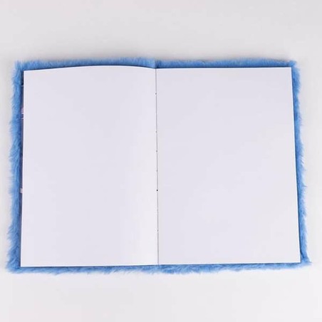 Cuaderno Stitch abierto, inspiración para set dibujo artístico
