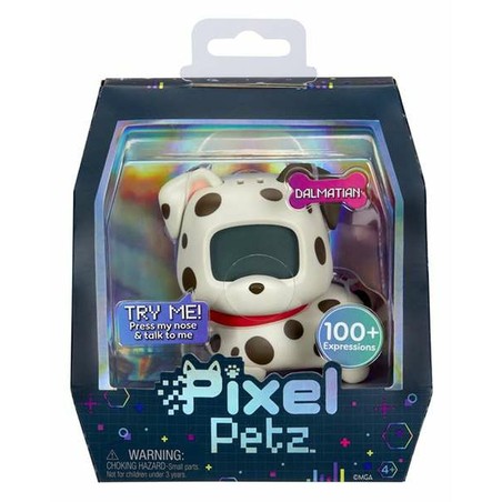 Niña feliz cuidando su mascota digital para niños Pixel Petz