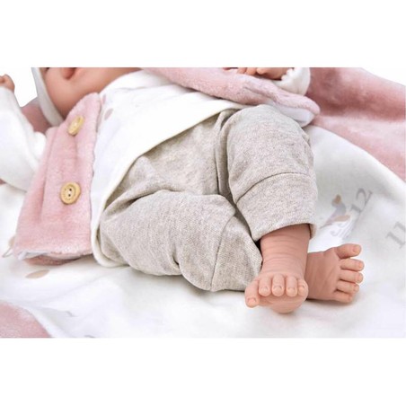 Juguete de muñeca Arias con ropa de bebé