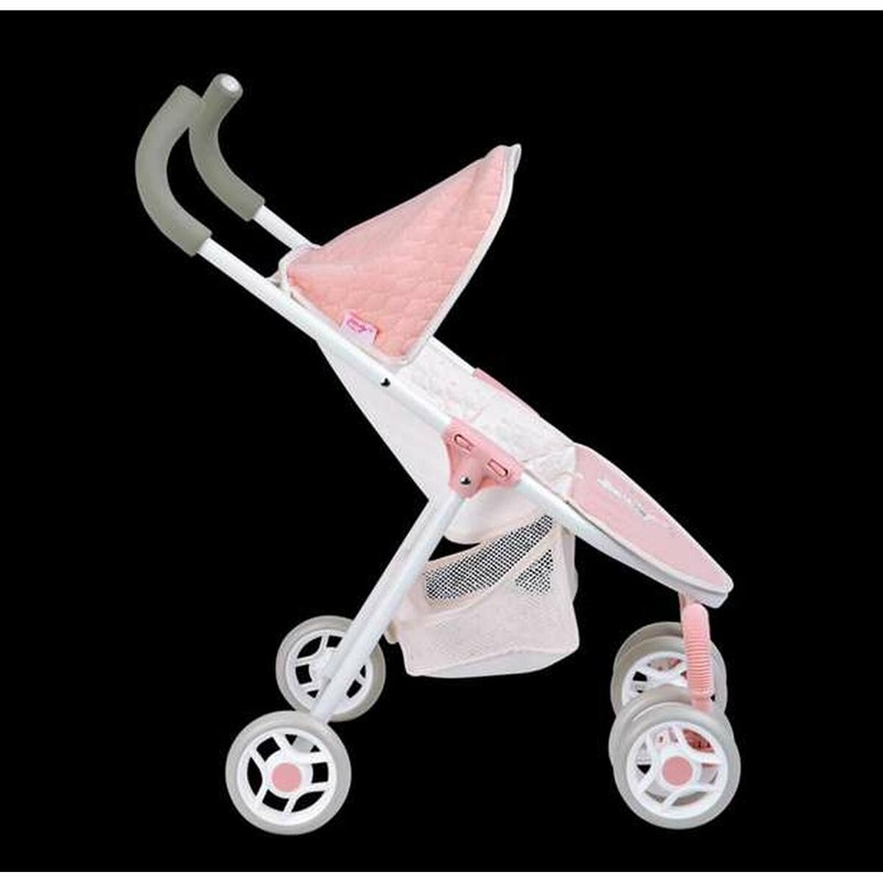 Niña jugando a ser papás con su carrito de muñecas Arias